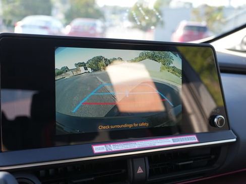Used 2026 Toyota Prius Plug-In Hybrid FWD image 34
