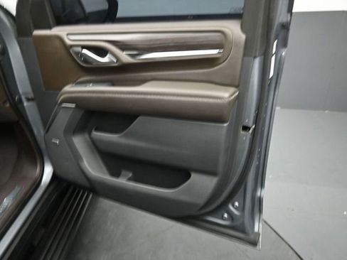 Used 2022 GMC Yukon XL Denali w/ Denali Premium Package image 36