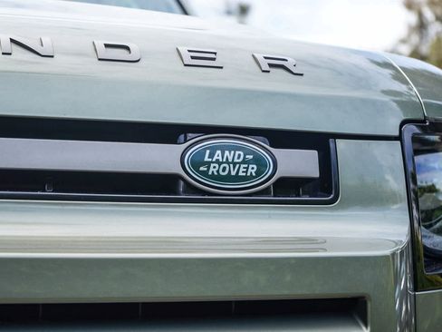 Used 2023 Land Rover Defender 110 X-Dynamic SE AWD/4WD image 11