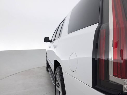 Used 2016 Cadillac Escalade Luxury AWD/4WD image 13