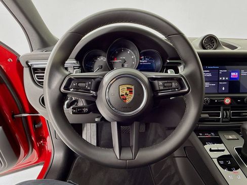 Certified 2025 Porsche Macan image 16