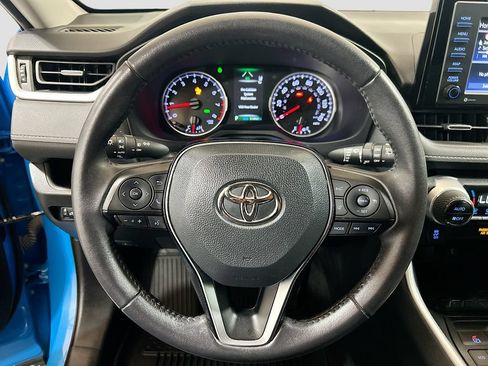 Used 2021 Toyota RAV4 XLE Premium FWD image 9