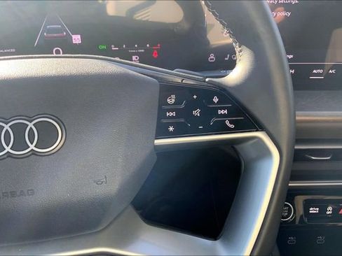 Used 2025 Audi Q5 Premium w/ Convenience Package image 24