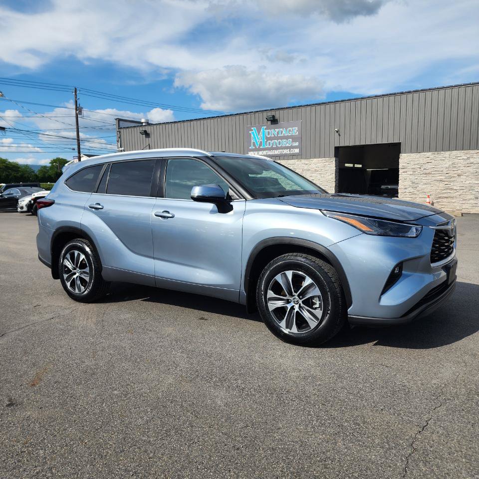 Used 2024 Toyota Highlander XLE FWD image 5