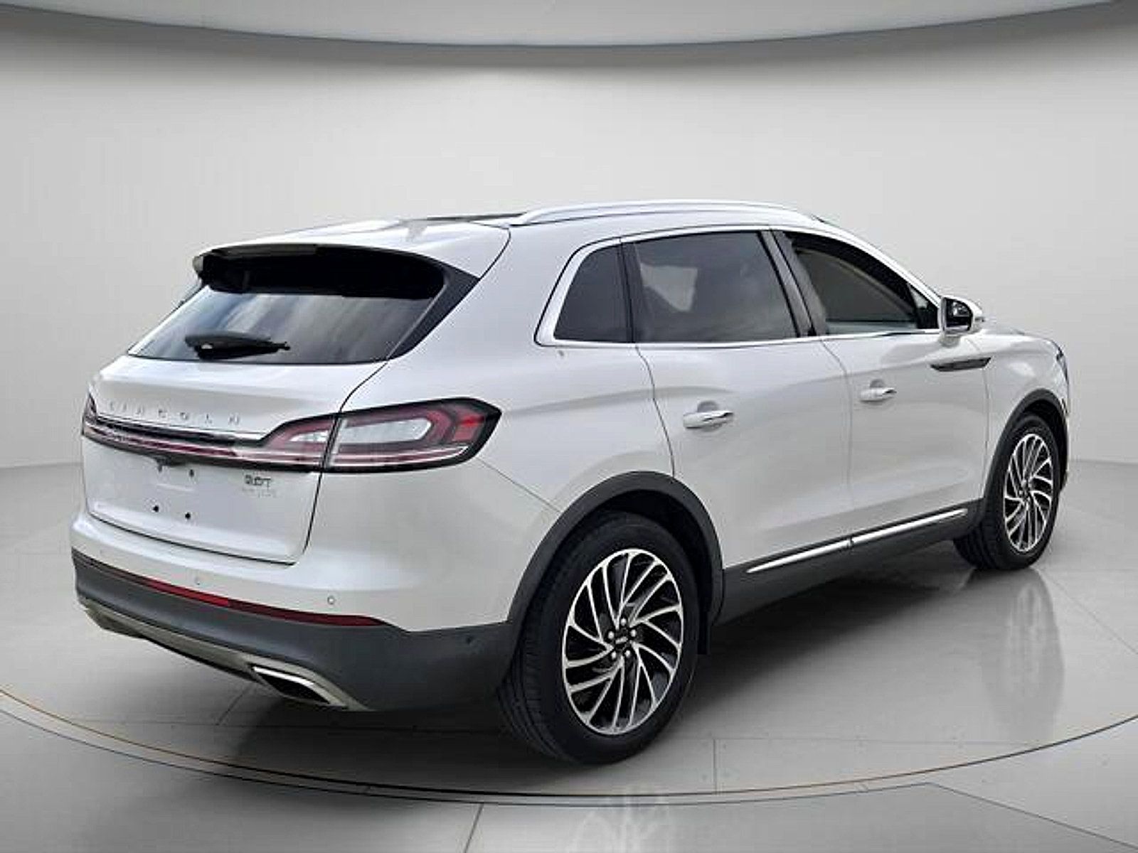 Used 2019 Lincoln Nautilus Reserve FWD image 7