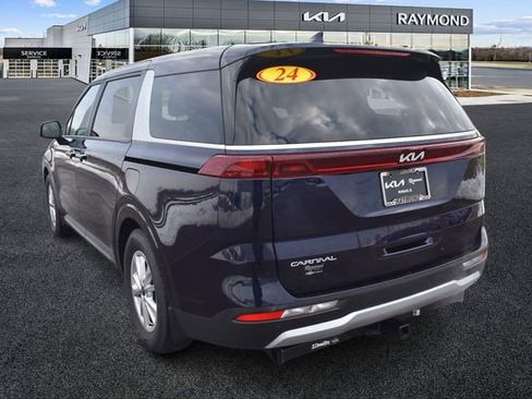 Used 2024 Kia Carnival LX FWD image 6