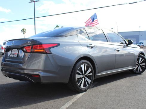 Used 2021 Nissan Altima 2.5 SV FWD image 3