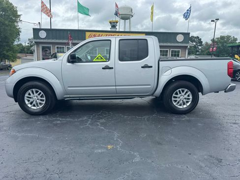 Used 2016 Nissan Frontier SV RWD image 2