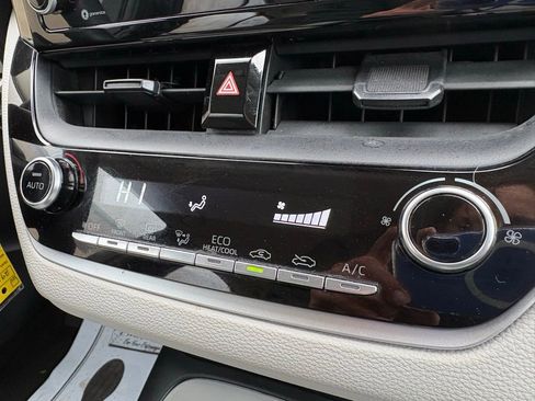 Used 2022 Toyota Corolla LE image 28