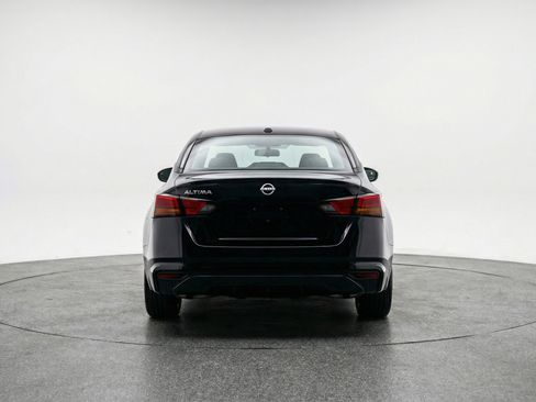 Used 2025 Nissan Altima 2.5 SV image 7