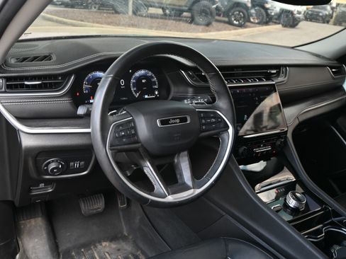 Used 2022 Jeep Grand Cherokee L Limited image 3