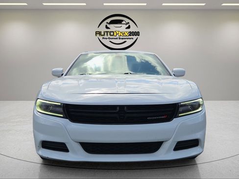 Used 2020 Dodge Charger SXT image 2