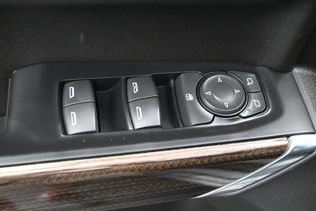Used 2020 Chevrolet Silverado 1500 RST AWD/4WD image 3