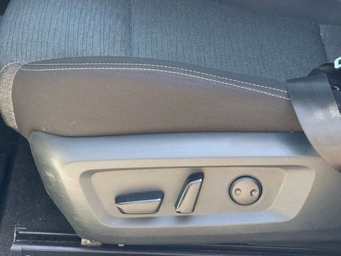 Used 2023 Nissan Rogue SV image 12