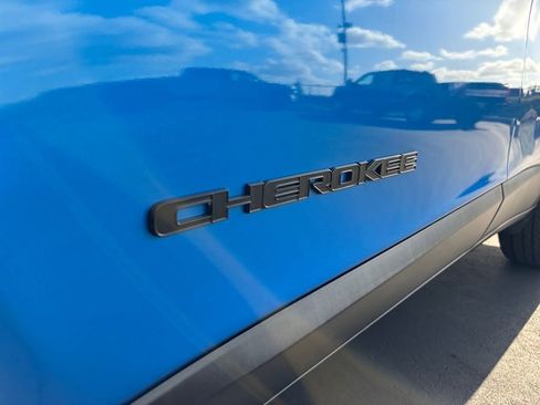 Used 2021 Jeep Cherokee Latitude Plus image 31