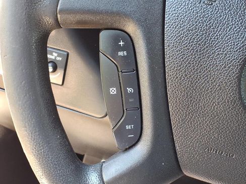 Used 2017 Chevrolet Express 2500 RWD image 25