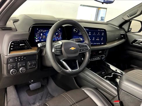 Used 2025 Chevrolet Suburban High Country image 16