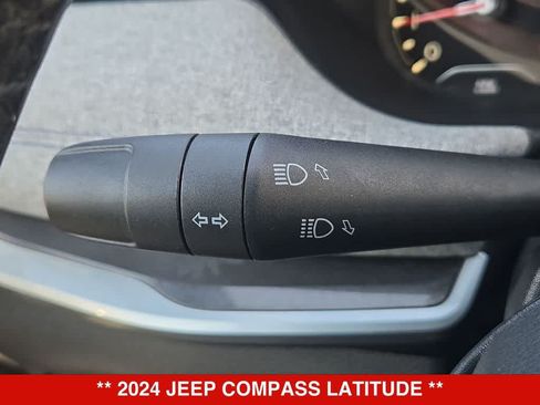 Used 2024 Jeep Compass Latitude AWD/4WD image 25