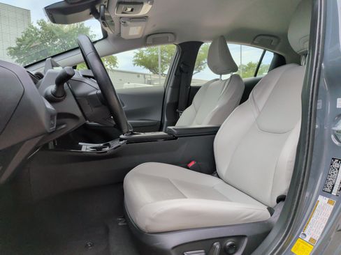 Used 2024 Toyota Prius XLE FWD image 17