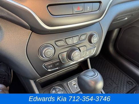 Used 2022 Jeep Cherokee Trailhawk w/ Technology Group B image 29