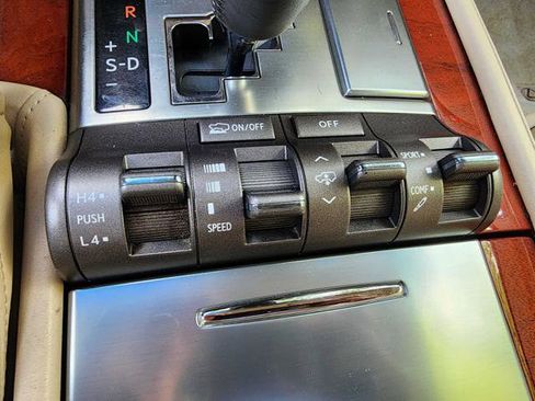 Used 2010 Lexus LX 570 4WD image 26