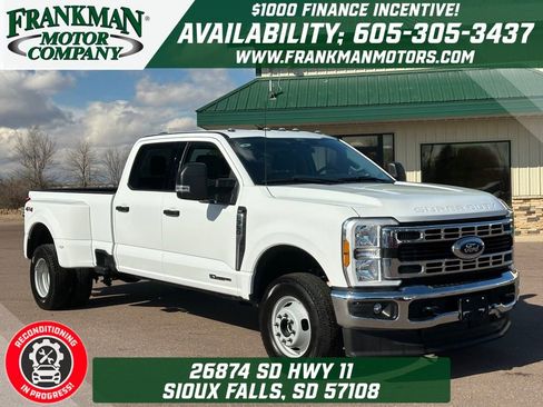 Used 2024 Ford F350 XLT image 1