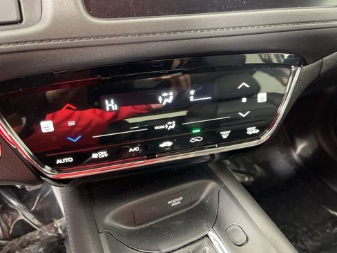 Used 2020 Honda HR-V Touring image 31