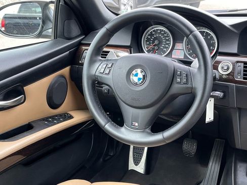 Used 2011 BMW M3 Convertible RWD image 21