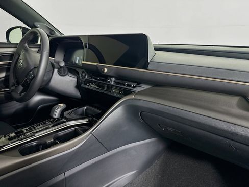 Used 2026 Toyota Crown Limited image 52