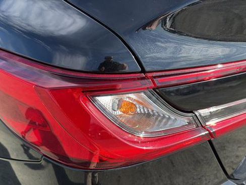 Used 2025 Toyota Camry SE w/ Convenience Package image 11