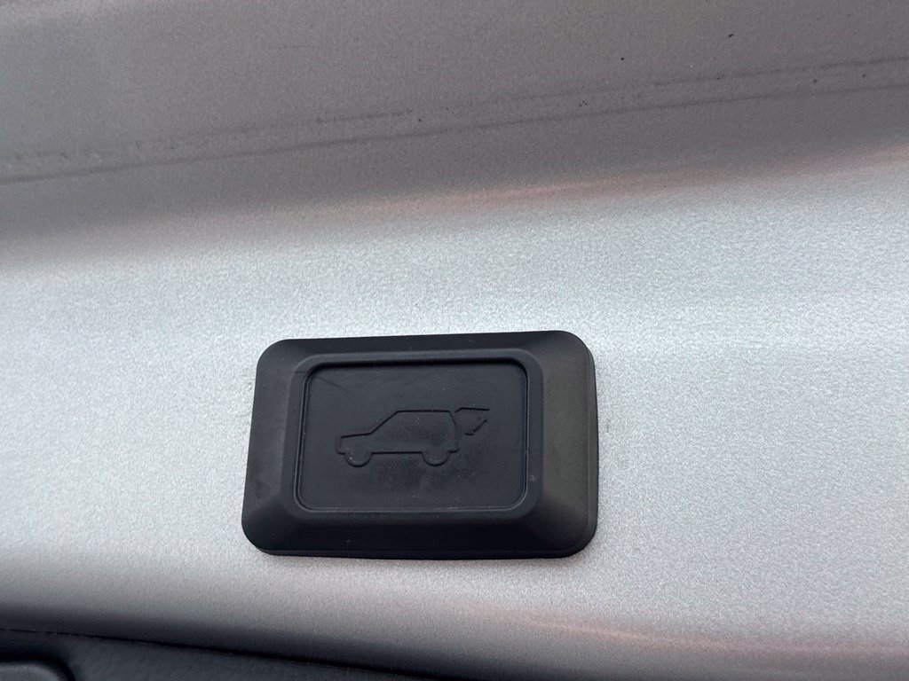 Used 2021 Toyota RAV4 XLE Premium AWD/4WD image 33