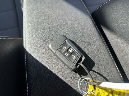 Used 2025 Volkswagen Jetta SE image 22