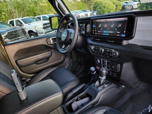 Used 2024 Jeep Wrangler Unlimited Sport AWD/4WD image 7