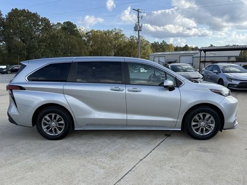 Used 2021 Toyota Sienna LE image 6