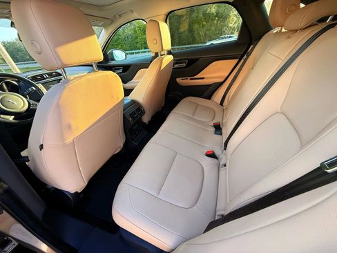 Used 2017 Jaguar F-PACE Premium image 11