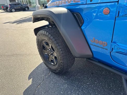 Used 2023 Jeep Gladiator Mojave w/ Trailer Tow Package AWD/4WD image 10