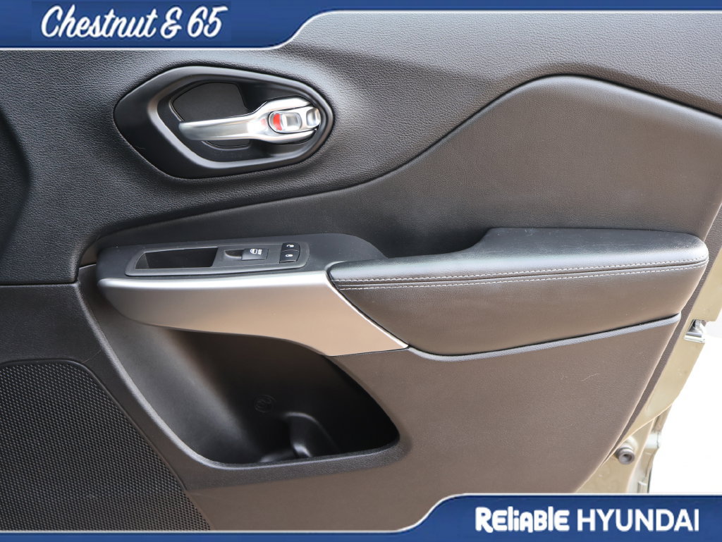 Used 2021 Jeep Cherokee Latitude Lux AWD/4WD image 8