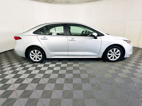 Certified 2025 Toyota Corolla LE FWD image 2