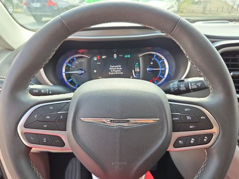 Used 2023 Chrysler Pacifica Touring-L FWD image 22