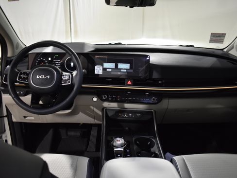 Used 2025 Kia Carnival SX Prestige image 36