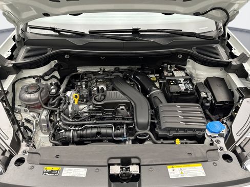 Used 2024 Volkswagen Taos SEL image 29