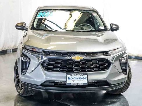 Used 2024 Chevrolet Trax LS FWD image 7
