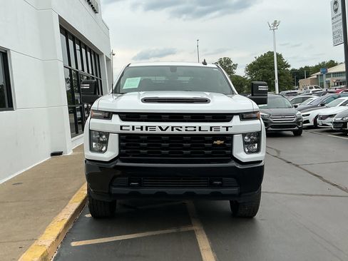Used 2022 Chevrolet Silverado 2500 Custom w/ Custom Value Package AWD/4WD image 3