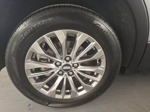 Used 2025 Cadillac XT4 Premium Luxury AWD/4WD image 9