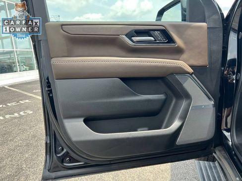 Used 2026 GMC Yukon Denali Ultimate AWD/4WD image 9