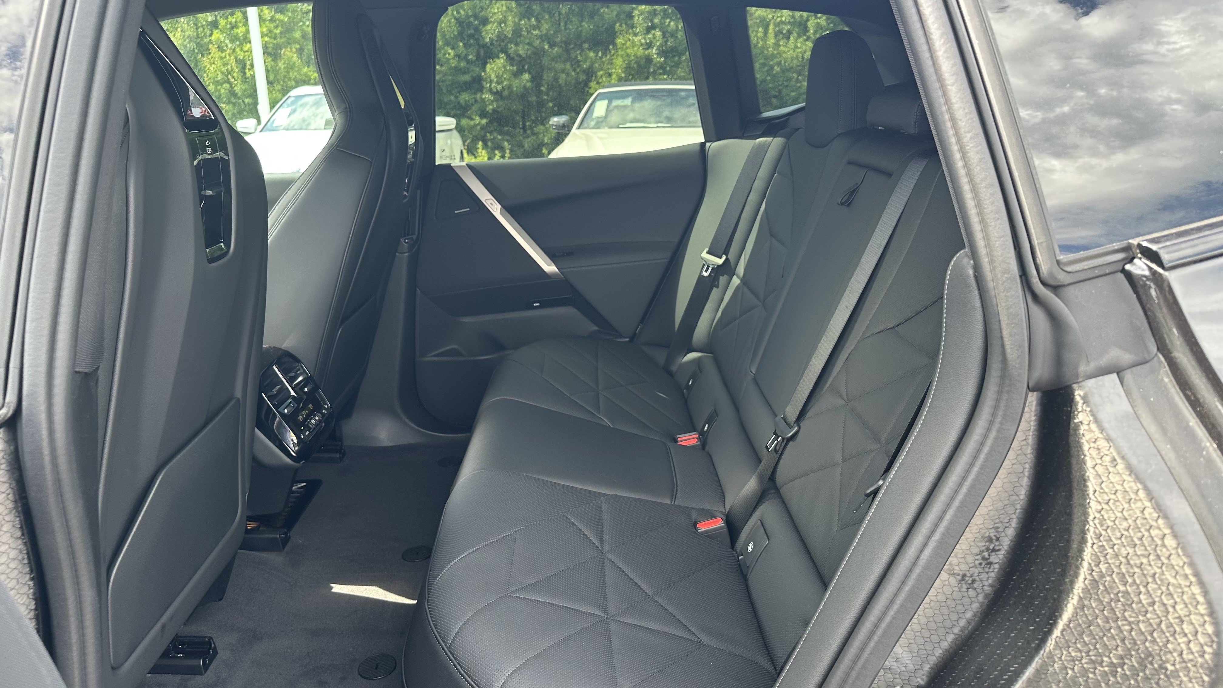 Certified 2026 BMW iX xDrive45 w/ Executive Package AWD/4WD image 18