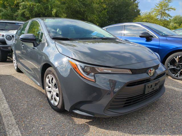 Certified 2025 Toyota Corolla LE FWD image 1