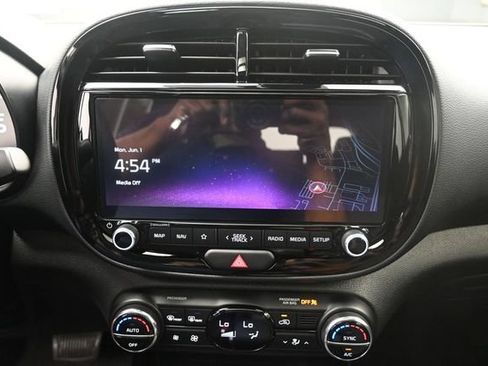 Used 2025 Kia Soul EX FWD image 11