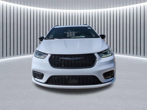 New 2026 Chrysler Pacifica Limited image 19