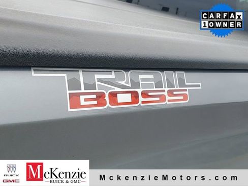 Used 2021 Chevrolet Silverado 1500 LT Trail Boss w/ LPO, Dark Essentials Package AWD/4WD image 29
